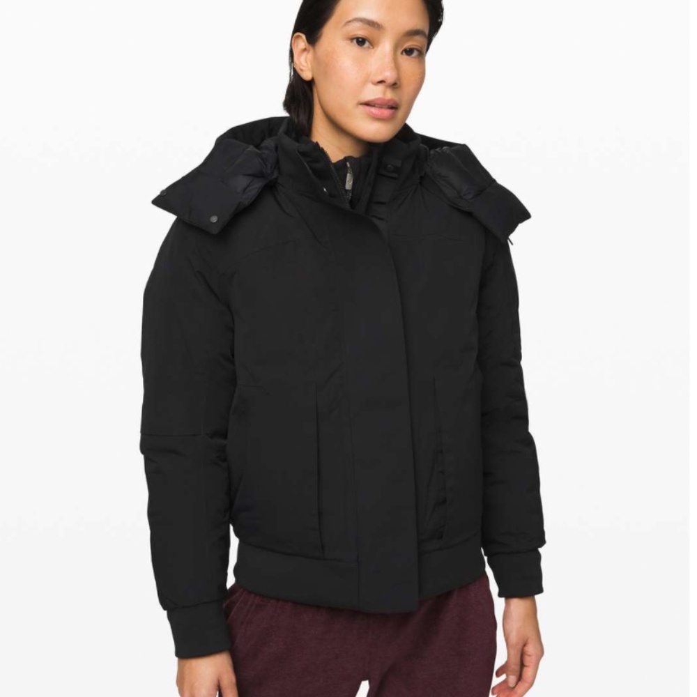 Lululemon athletica Winter Warrior Bomber coat in black, sz 6